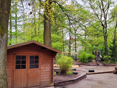 Kita Falkenberg grüner Spielplatz mit viel Platz